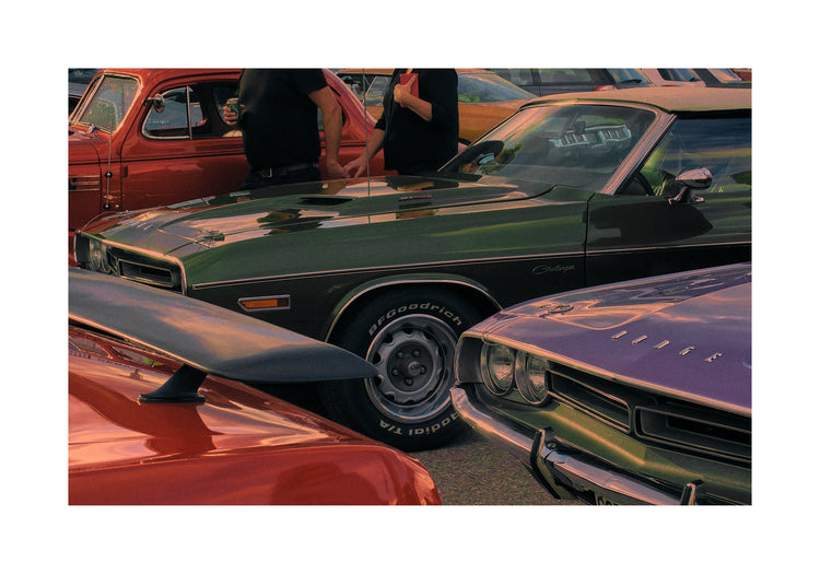 Old americana cars in different colors.