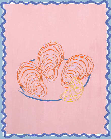 The Plateau dhuîtres Poster showcases a vibrant illustration of three oysters with a lemon wedge on a plate. Bold orange lines highlight the oysters, while a yellow lemon slice stands out against a light pink background framed by a wavy blue border, offering both vibrancy and classic charm.