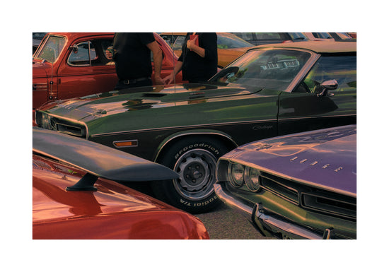 Old americana cars in different colors.